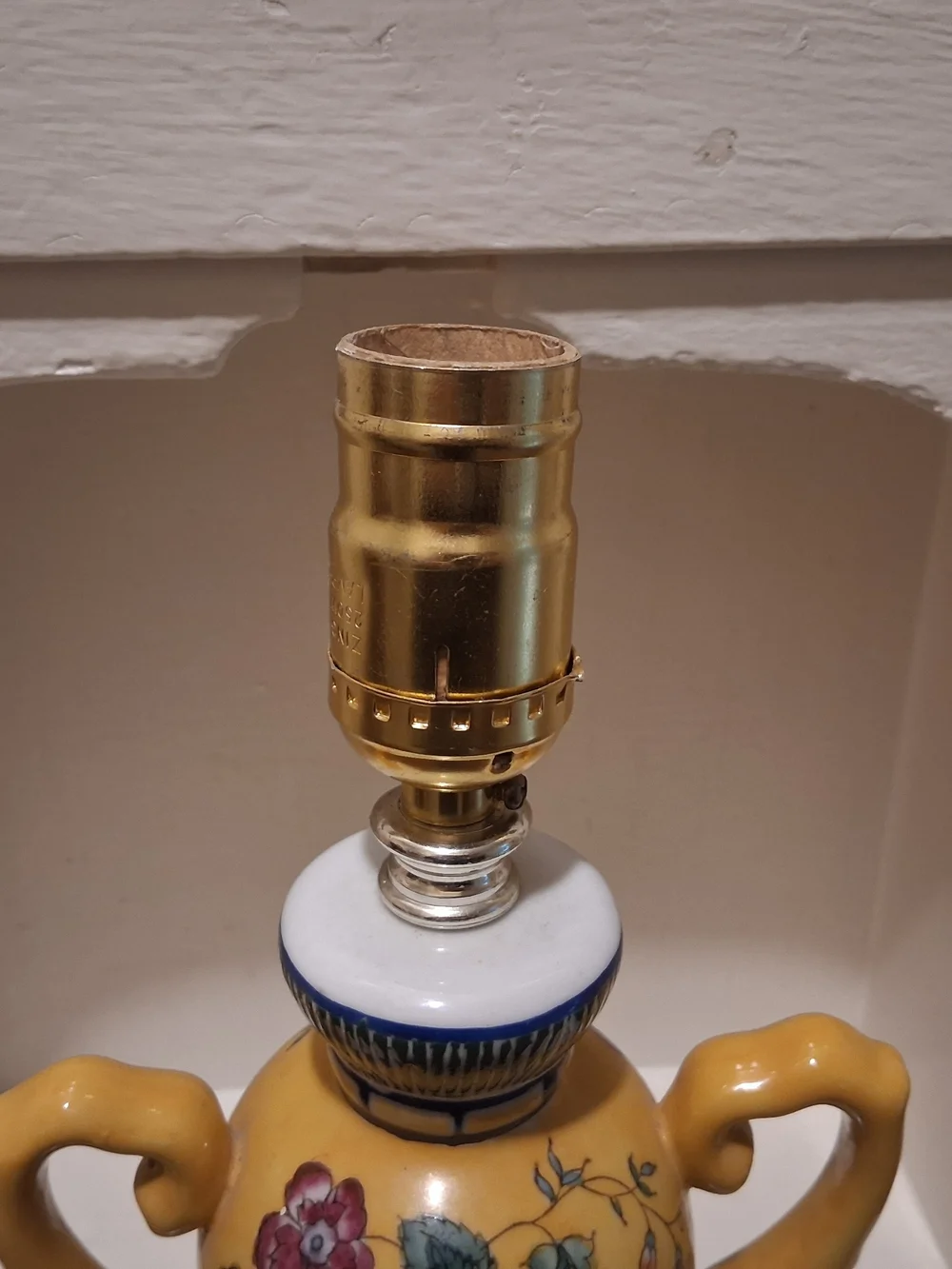 Vintage Chinese Vase/Urn Table Lamp